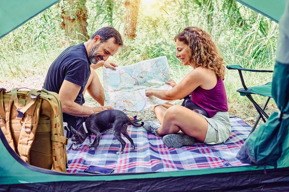 couple camping tente jura