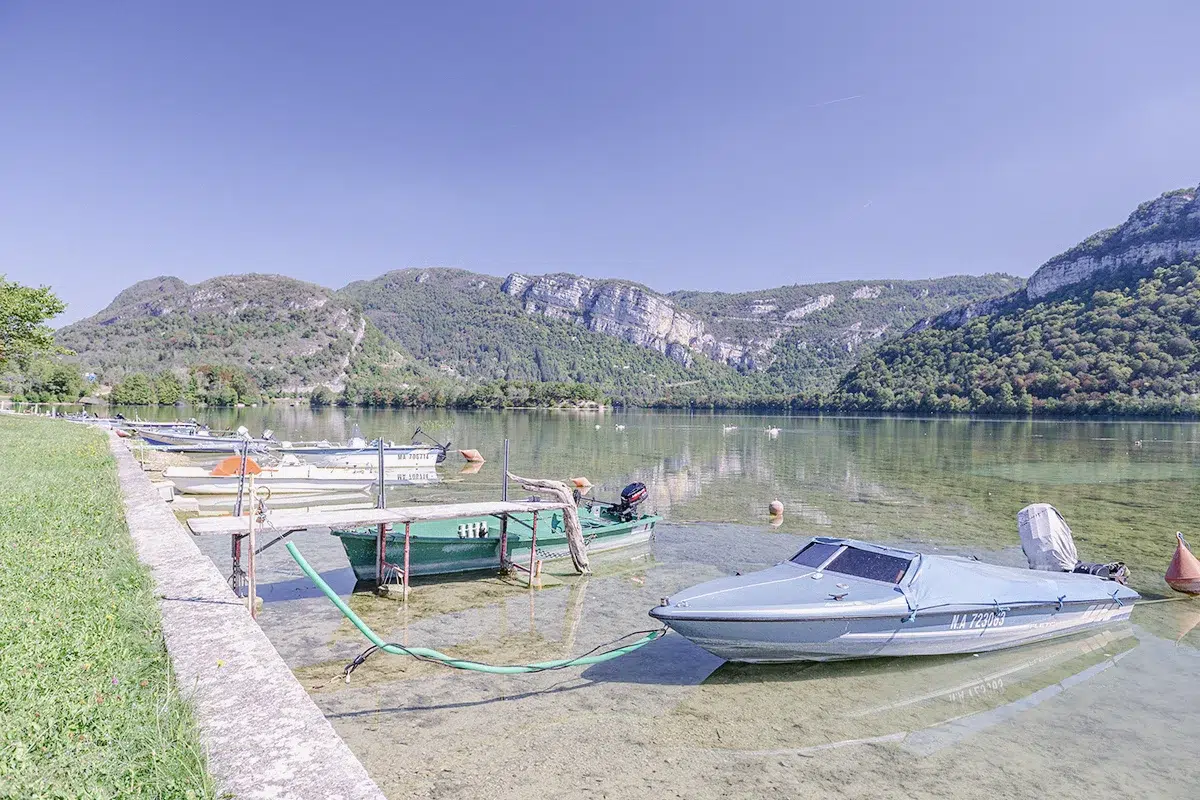 Außenbereich des Campingplatzes beateau sous le moulin